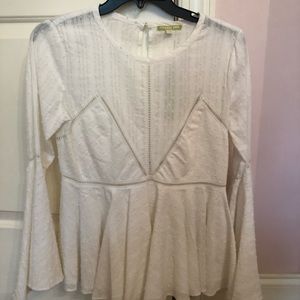 Gianni Bini White Top with flared waist and sleeve
